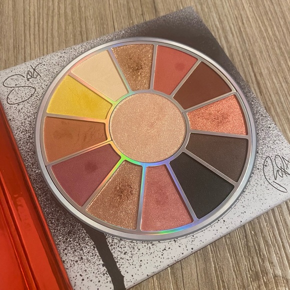 Milani x Salt N Pepa Eyeshadow Palette (Limited Edition) - Picture 4 of 4